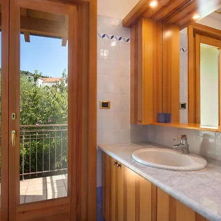 Casa Flora-grande A Garda Apartment *