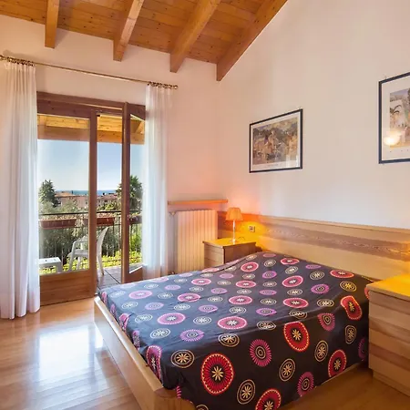 Casa Flora-grande A Garda Apartment *
